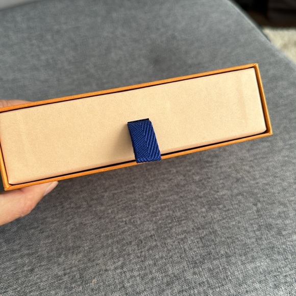 Louis Vuitton wallet charm box 6 x 5 x 2 inches - Picture 3 of 5